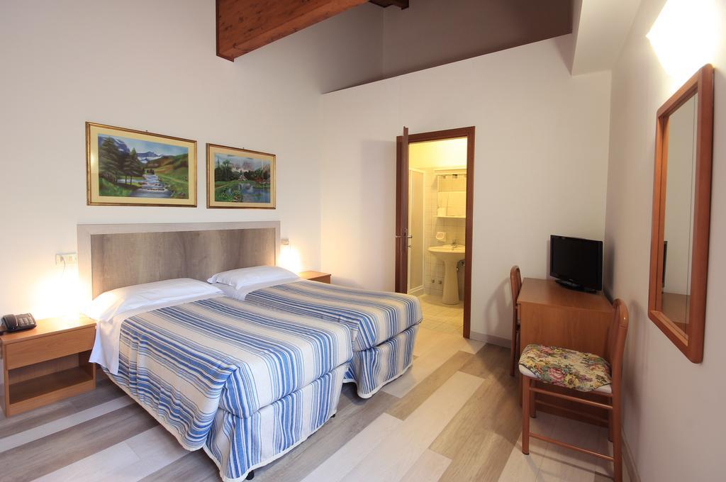 Hotel Colomber Гардоне Ривьера Экстерьер фото